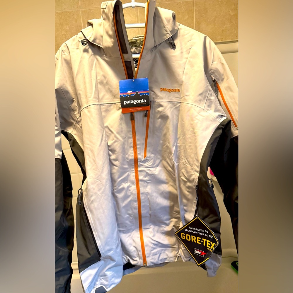 Patagonia Men's Light Gray on Gray Performance Jacket